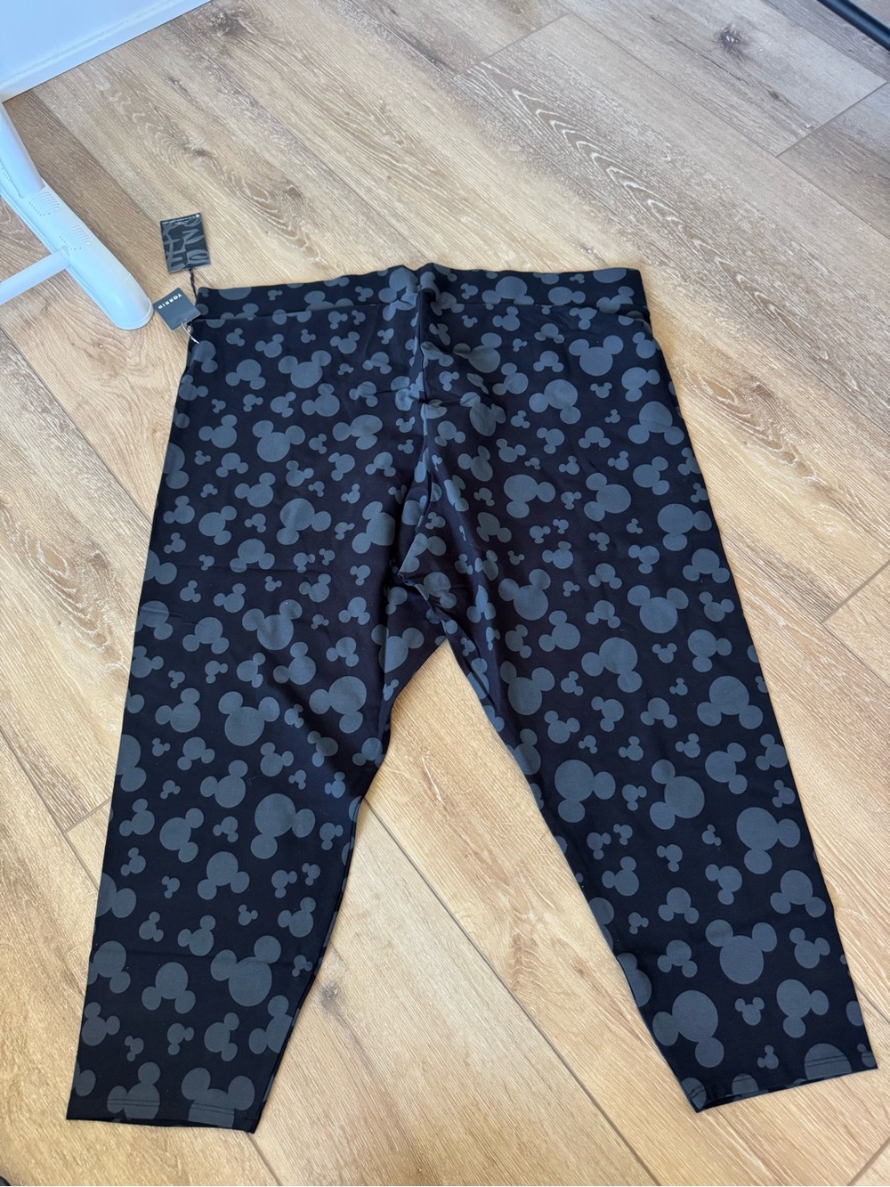 TORRID DISNEY MICKEY HEAD CROP LEGGINGS SIZE 4X new with tags - Picture 7 of 7